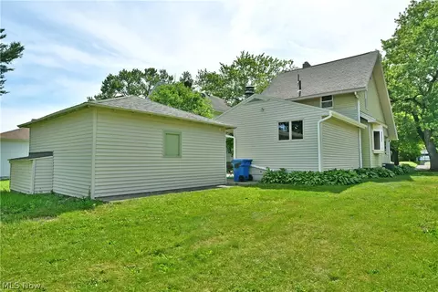 Exterior - 722 5th St, Struthers, OH 44471 photo 4 of 6