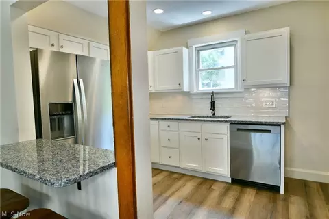 Kitchen - 722 5th St, Struthers, OH 44471 photo 4 of 4