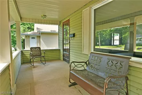 Exterior - 722 5th St, Struthers, OH 44471 photo 2 of 6