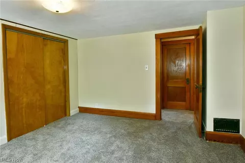 Bedroom - 722 5th St, Struthers, OH 44471 photo 3 of 4