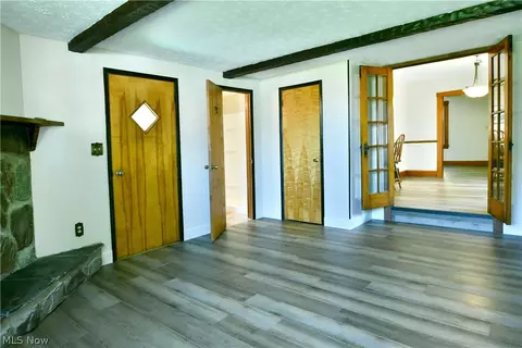 Living - 722 5th St, Struthers, OH 44471 photo 4 of 6