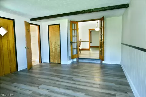 Entry Way - 722 5th St, Struthers, OH 44471 photo 2 of 2