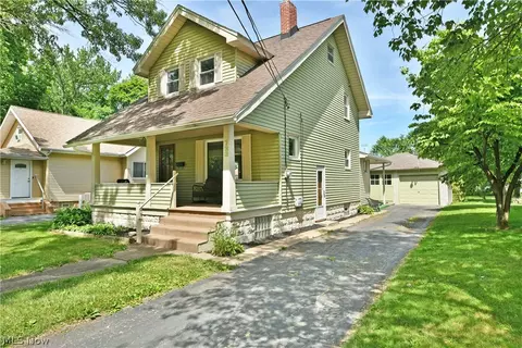 Exterior - 722 5th St, Struthers, OH 44471 photo 3 of 6