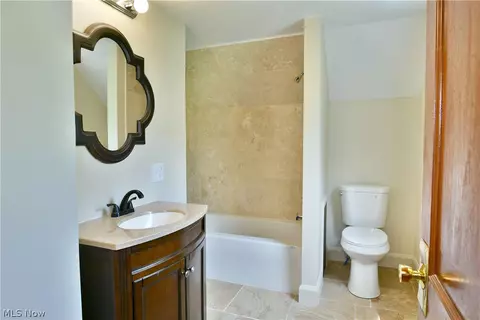 Bath - 722 5th St, Struthers, OH 44471 photo 2 of 4