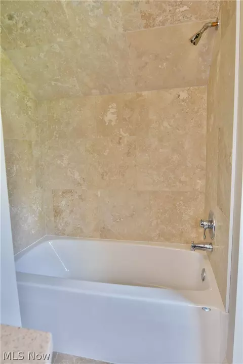Bath - 722 5th St, Struthers, OH 44471 photo 4 of 4