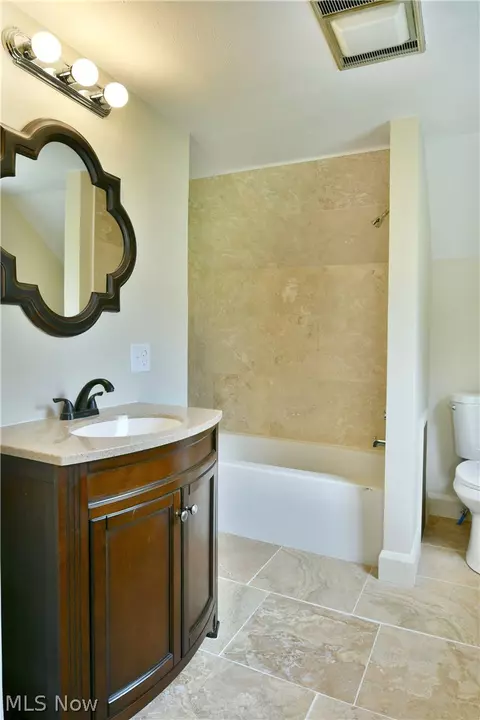 Bath - 722 5th St, Struthers, OH 44471 photo 3 of 4