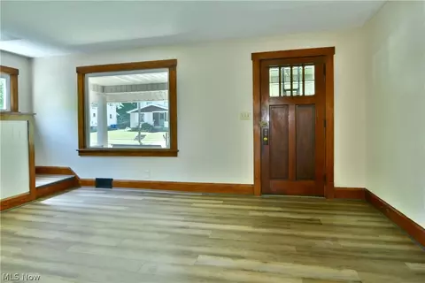 Living - 722 5th St, Struthers, OH 44471 photo 6 of 6