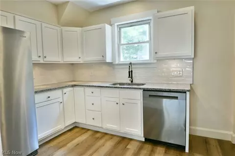 Kitchen - 722 5th St, Struthers, OH 44471 photo 3 of 4