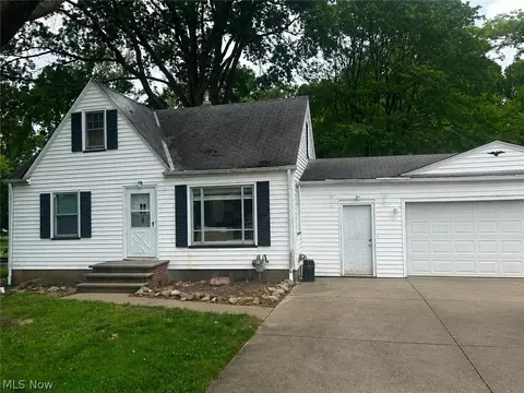 5220 Royalwood Rd, North Royalton, OH 44133