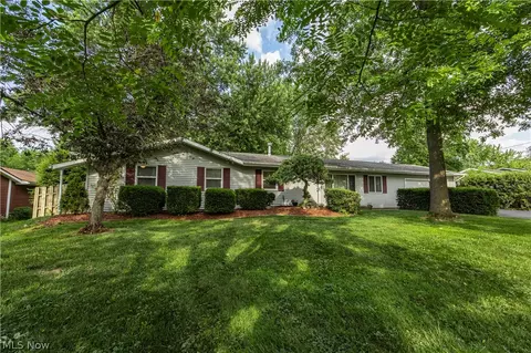 69 N Oakmont Dr, Northfield, OH 44067