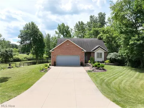 6476 Harbor Dr NW, Canton, OH 44718