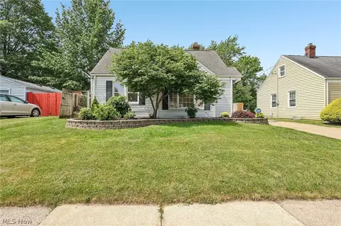 1666 Thornapple Ave, Akron, OH 44301