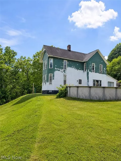 2465 Greens Run Rd, Wellsburg, WV 26070