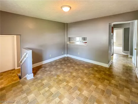 Living - 32 Romaine Ave, Boardman, OH 44512 photo 4 of 5