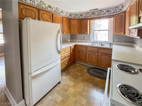 Kitchen - 32 Romaine Ave, Boardman, OH 44512 photo 4 of 7
