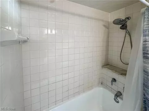 Bath - 32 Romaine Ave, Boardman, OH 44512 photo 2 of 3