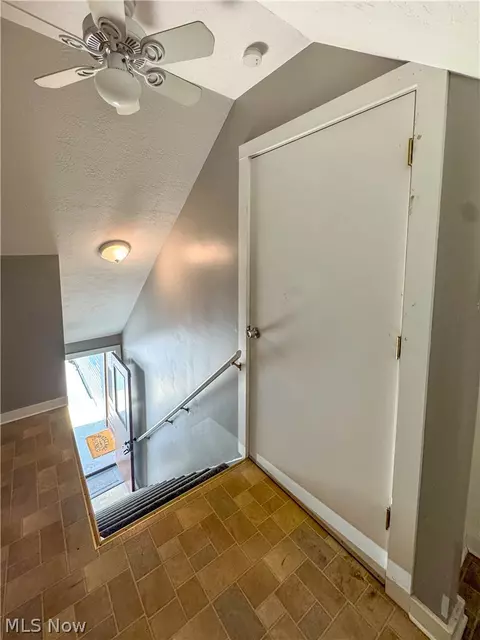 Entry Way - 32 Romaine Ave, Boardman, OH 44512 photo 2 of 4