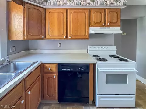 Kitchen - 32 Romaine Ave, Boardman, OH 44512 photo 7 of 7