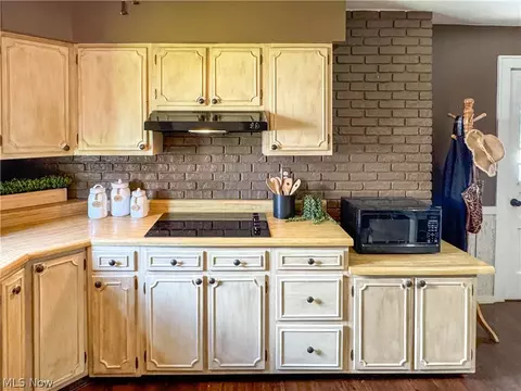 Kitchen - 32 Romaine Ave, Boardman, OH 44512 photo 2 of 7