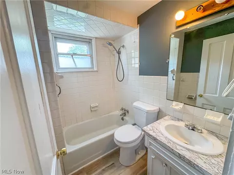 Bath - 32 Romaine Ave, Boardman, OH 44512 photo 3 of 3
