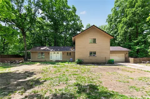 4745 W Lagoon Rd, West Farmington, OH 44491