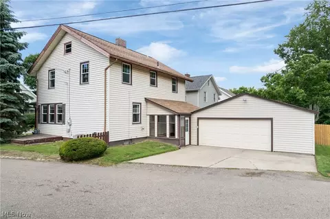 206 Bachtel St SE, North Canton, OH 44720