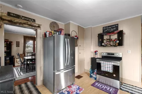Entry Way - 383 High St, Flushing, OH 43977 photo 2 of 4