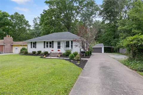 4117 Canterbury Rd, North Olmsted, OH 44070
