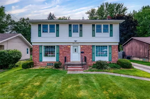 3112 Englewood Dr, Silver Lake, OH 44224