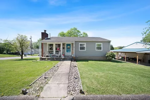 2318 44th Pl, Parkersburg, WV 26104
