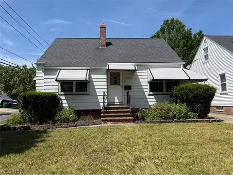 21203 Raymond St, Maple Heights, OH 44137