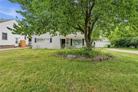 2200 Buena Vista Dr, Wickliffe, OH 44092