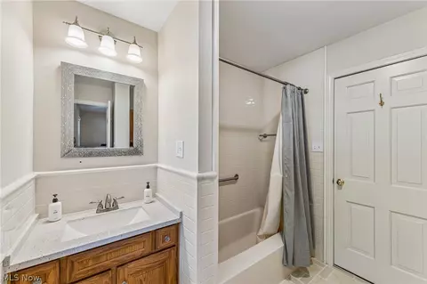 Bath - 865 Old Spring Rd, Copley, OH 44321 photo 2 of 4