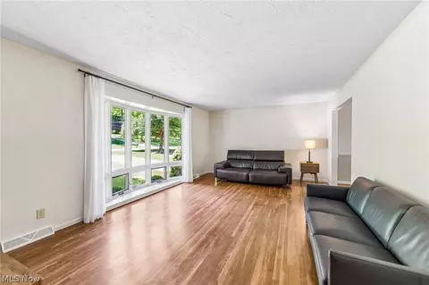 Living - 865 Old Spring Rd, Copley, OH 44321 photo 1 of 6