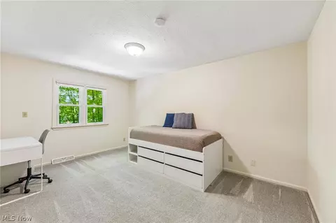 Bedroom - 865 Old Spring Rd, Copley, OH 44321 photo 3 of 5