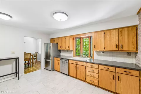 Kitchen - 865 Old Spring Rd, Copley, OH 44321 photo 4 of 4