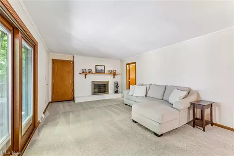 Living - 865 Old Spring Rd, Copley, OH 44321 photo 5 of 6