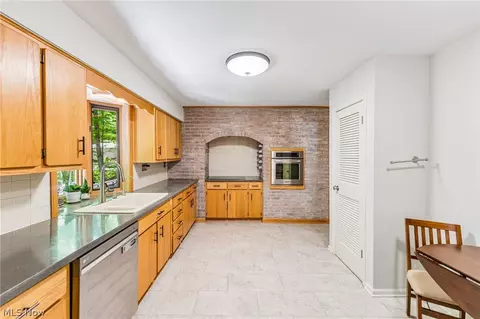 Kitchen - 865 Old Spring Rd, Copley, OH 44321 photo 1 of 4