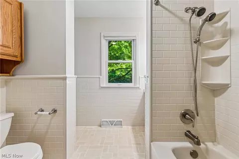 Bath - 865 Old Spring Rd, Copley, OH 44321 photo 1 of 4
