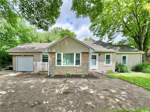 5026 Lockwood Blvd, Youngstown, OH 44511