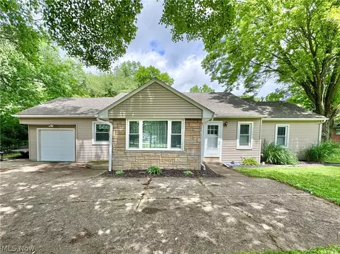 5026 Lockwood Blvd, Youngstown, OH 44511