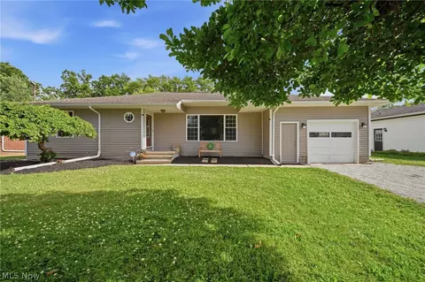734 Knollwood Dr, Ashtabula, OH 44004