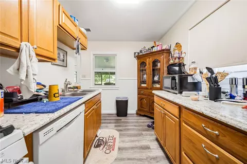 Kitchen - 4911 Topper Ave, Ashtabula, OH 44004 photo 1 of 2
