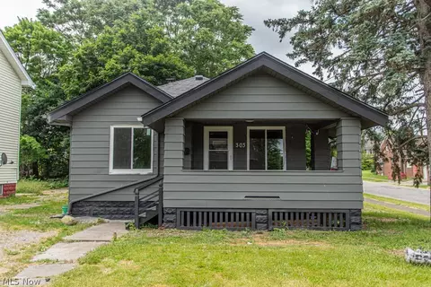 303 E Ravenwood Ave, Youngstown, OH 44507