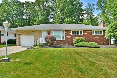 2909 Beal St NW, Warren, OH 44485