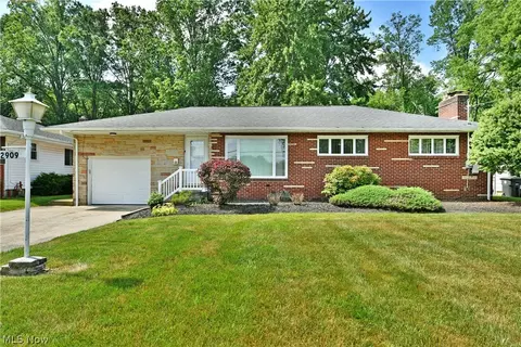 2909 Beal St NW, Warren, OH 44485