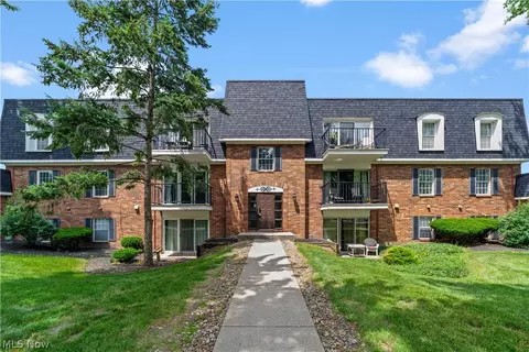 1900 King James Pkwy #303, Westlake, OH 44145