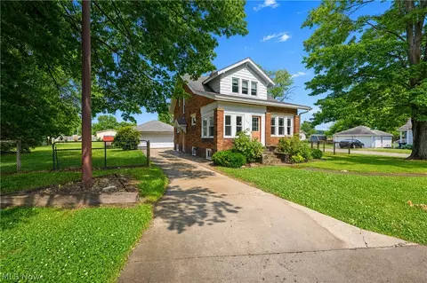 139 E Avenue Ave NE, Tuscarawas, OH 44682