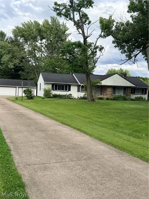 15381 Howe Rd, Strongsville, OH 44136