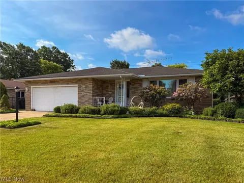 13665 Pawnee Trl, Middleburg Heights, OH 44130